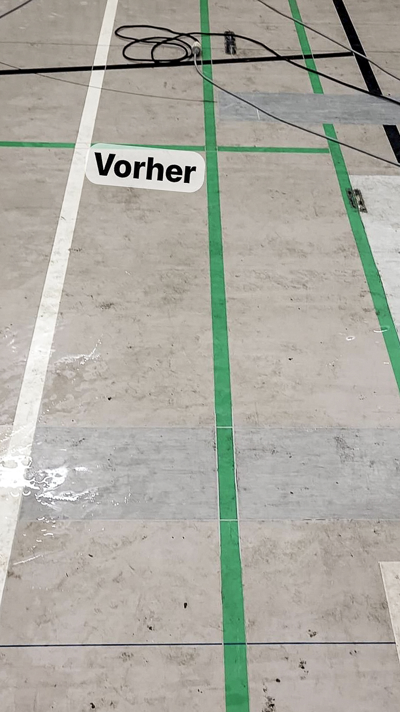 Hallenboden vor der Reinigung